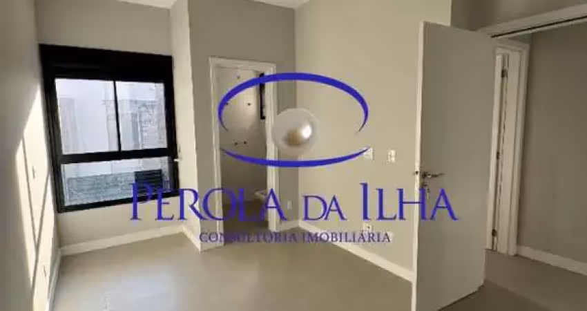 Apartamento à venda em florianópolis-sc, cachoeira do bom jesus: 2 quartos, 1 suíte, 2 salas, 2 banheiros e 1 vaga de garagem.