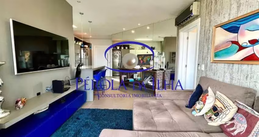 Apartamento à venda em jurerê internacional, florianópolis-sc: 1 quarto, 1 suíte, 2 salas, 2 banheiros, 1 vaga de garagem, 70m².