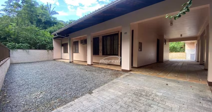 Casa com 3 quartos para alugar no Salto Weissbach, Blumenau 