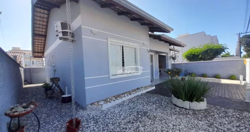 Casa com 2 quartos para alugar na Praia Alegre, Penha 