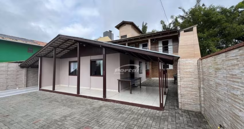 Casa com 5 quartos à venda no Centro, Penha 