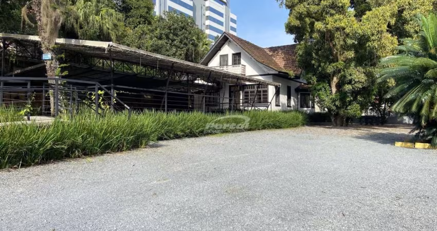 Casa comercial com 7 salas para alugar no Centro, Blumenau 