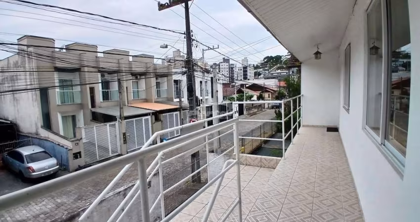 Casa com 2 quartos para alugar em Água Verde, Blumenau 