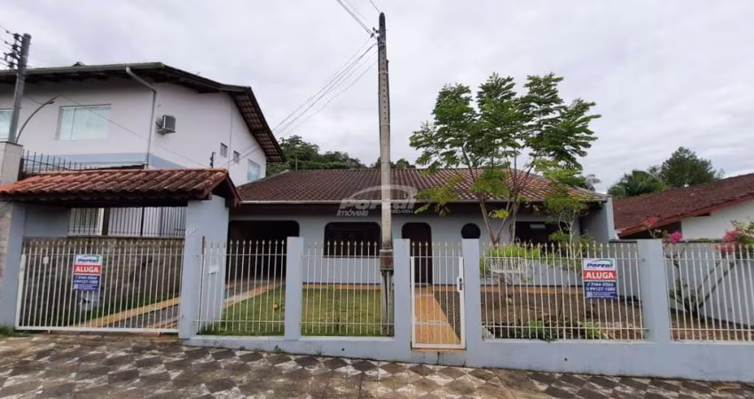 Casa com 3 quartos para alugar no Velha, Blumenau 