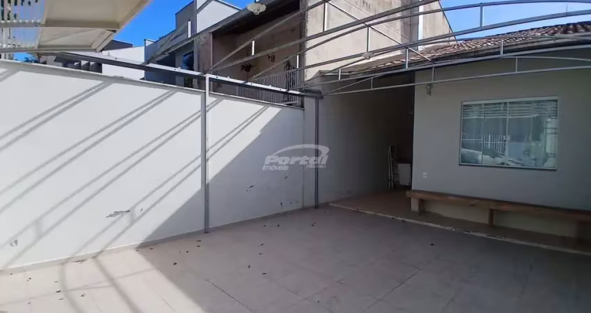 Casa com 3 quartos para alugar no Fidélis, Blumenau 