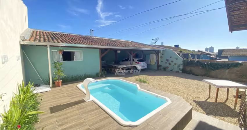 Casa com 3 dormitórios + edícula nos fundos e com piscina, no bairro santo antônio em balneário piçarras, a 1,5km da praia!