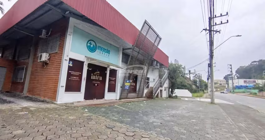 Galpão no bairro salto em blumenau com ótimo espaço.