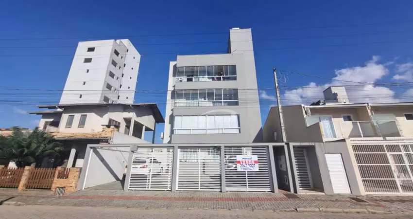 Excelente apartamento com 2 dormitórios, próximo a praia, no bairro itacolomi em balneário piçarras!