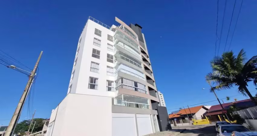 Apartamento giardino diferenciado com amplo terraço na praia do quilombo em penha!