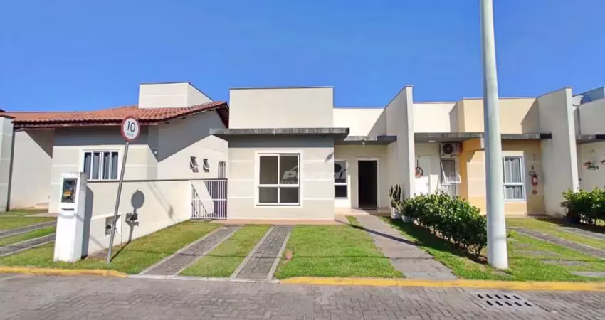 Casa em condominio fechado 3 dormitórios sendo 1 suíte, bairro itacolomi, em balneário piçarras, distância da praia 500mts da praia!. (18823)