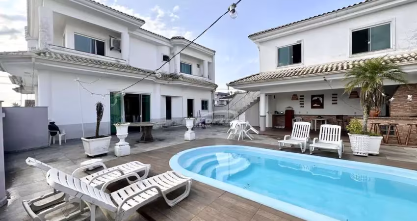 Apartamento duplex com 3 suítes, piscina, 2 vagas de garagem, no centro de balneário piçarras/sc (cód.19154)