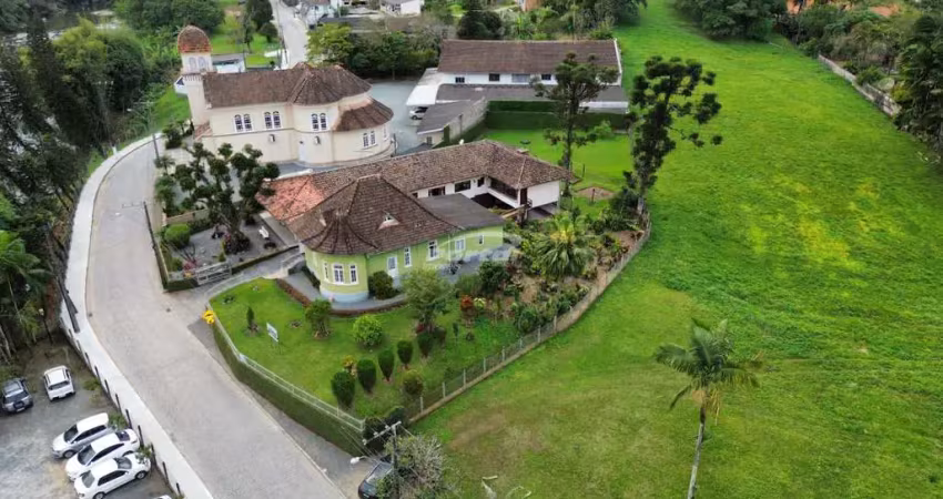 Ampla casa próximo à karsten, no bairro testo salto, com duas casas em um terreno de 2.130,30m²!