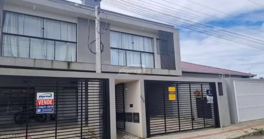 Apartamento térreo aconchegante com 02 quartos e vaga de garagem com excelente localização.