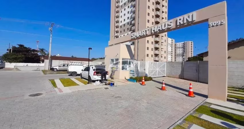 Apartamento com 45m², 02 dormitórios, sala de estar com sacada com churrasqueria, cozinha, sala de jantar, banheiro social, area de serviço e 01 vaga de garagem sem cobertura.