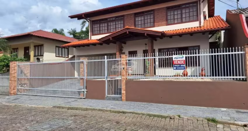 Excelente casa totalmente mobiliada no bairro velha central em blumenau!