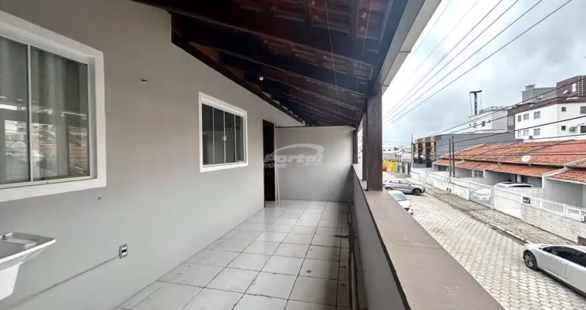 Apartamento semi mobiliado disponível para locação no bairro itacolomi – balneário piçarras/sc (cód. 21466)