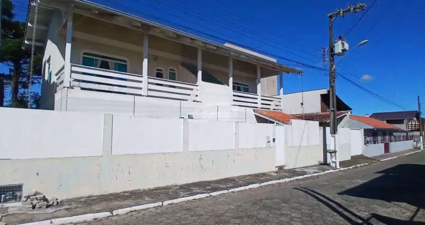 Casa residencial / comercial disponível para locação no bairro centro, em balneário piçarras/sc.