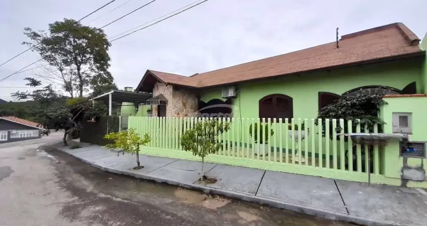Casa alto padrão disponível para locação no bairro santa terezinha – gaspar/sc