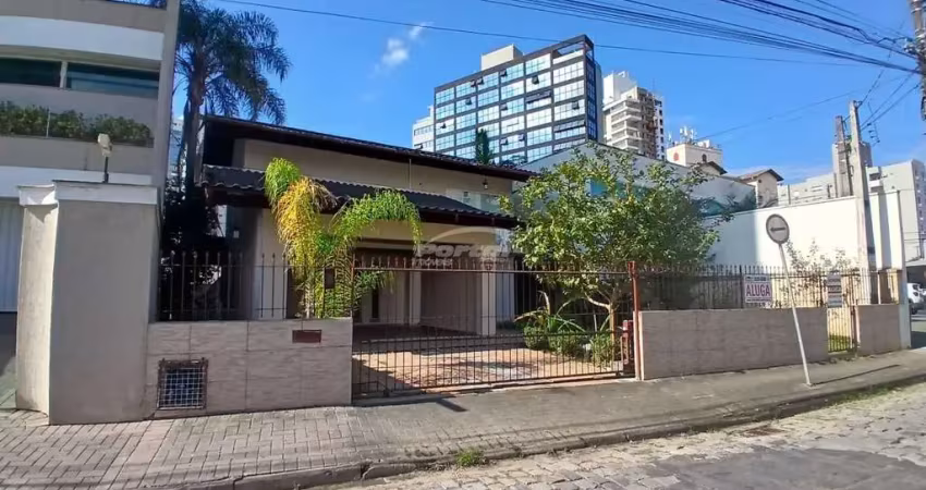 Casa com 3 quartos para alugar na Vila Nova, Blumenau 