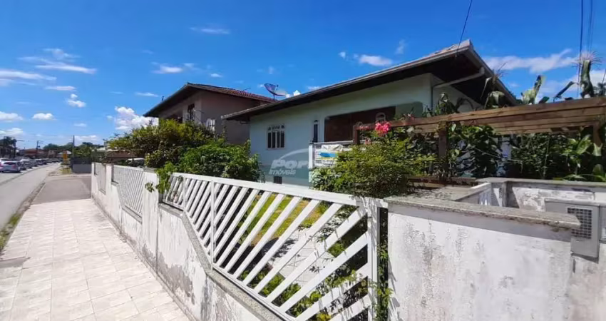 Casa com 3 quartos para alugar no Coloninha, Gaspar 