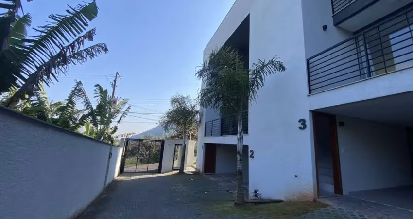 Casa com 2 quartos para alugar em Água Verde, Blumenau 