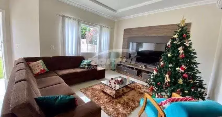Linda casa com piscina no bairro itoupava norte em blumenau!