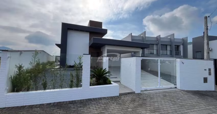 Casa semi mobiliada 3 dormitórios, com piscina no bairro fortaleza alta, em blumenau.