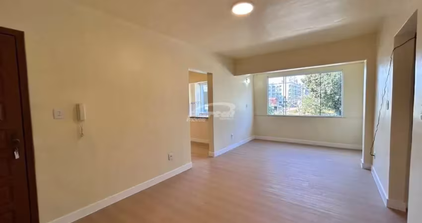 Apartamento reformado pronto para morar no centro de balneário piçarras apenas 200 metros da praia.