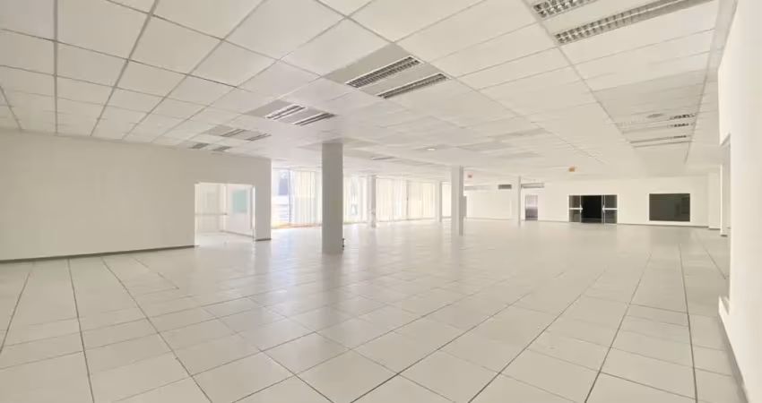 Excelente oportunidade comercial no centro de blumenau se você está procurando uma localização estratégica para a sua empresa, esta é a oportunidade ideal. disponibilizamos uma área comercial com 2.15