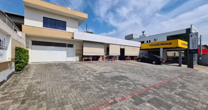 Sala comercial com casa residencial no bairro itoupava norte