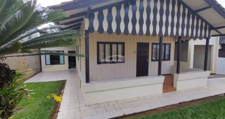 Casa mista com 3 dormitórios em rua tranquila no bairro fortaleza em blumenau!