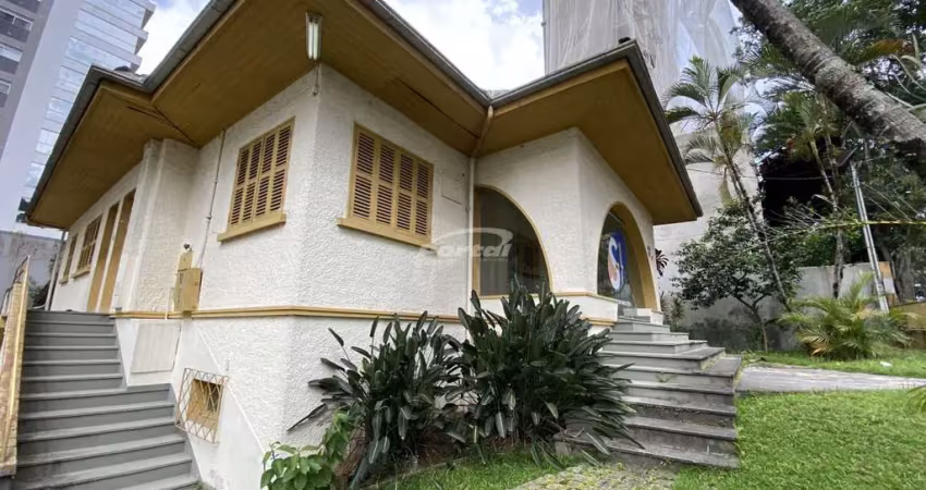 Casa comercial disponível para locação no bairro ponta aguda, em blumenau/sc.