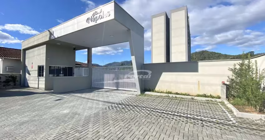 Excelente apartamento no bairro itoupava central, com 02 dormitórios, sala de estar com sacada e churrasqueira, cozinha e sala de jantar conjugadas, banheiro social, área de serviço e 01 vaga de garag