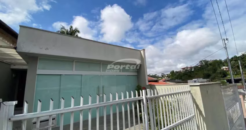 Linda casa localizada no bairro itoupava norte em blumenau com 2 dormitórios e demais dependências