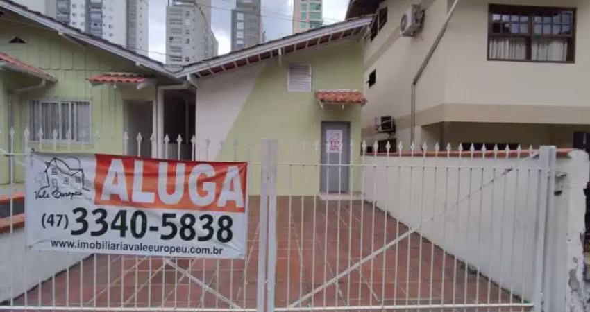 Apartamento/kitnet disponível para locação no bairro itoupava seca, em blumenau/sc.
