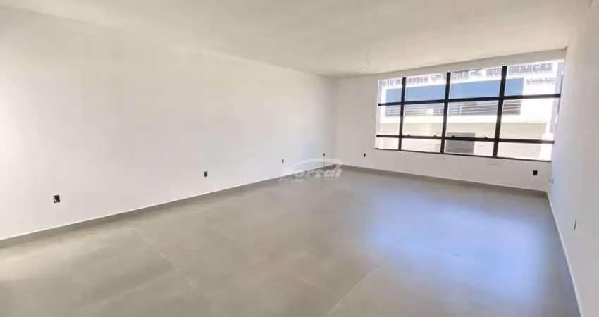 Sala comercial com aproximadamente 44m² no bairro santo antônio - balneário piçarras/sc (cód. 18120)