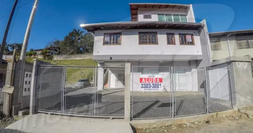 Apartamento/kitnet disponível para locação no bairro salto do norte, em blumenau/sc.
