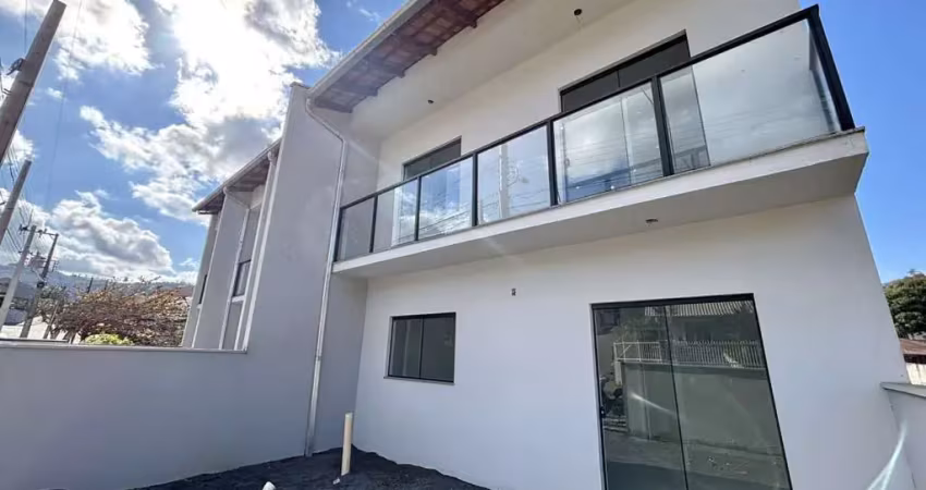 Imovel com 76m², 02 dormitórios, sendo 02 suítes (ambos com sacada), sala de estar, cozinha, sala de jantar, lavabo, area de serviço, 02 vagas de garagem e quintal.