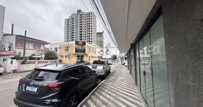 Excelente loja térrea comercial no centro de balneário piçarras/sc (22134)