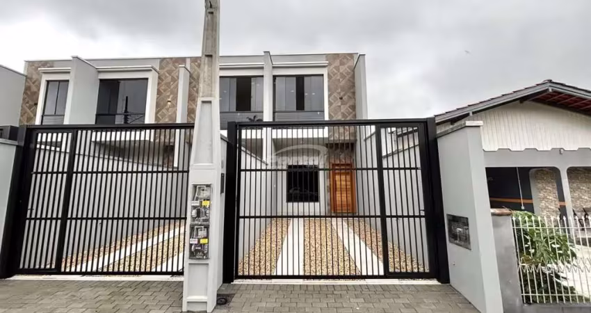 Sobrado com 83m², 02 suítes amplas, sala de estar aconchegante, cozinha com moveis modulados, lavabo amplo, area de serviço na parte externa, 01 vaga de garagem e quintal na frente e fundos.
