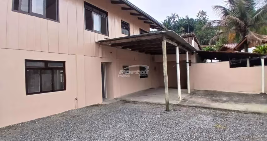Casa 3 dormitórios disponível para locação no bairro salto, blumenau sc.