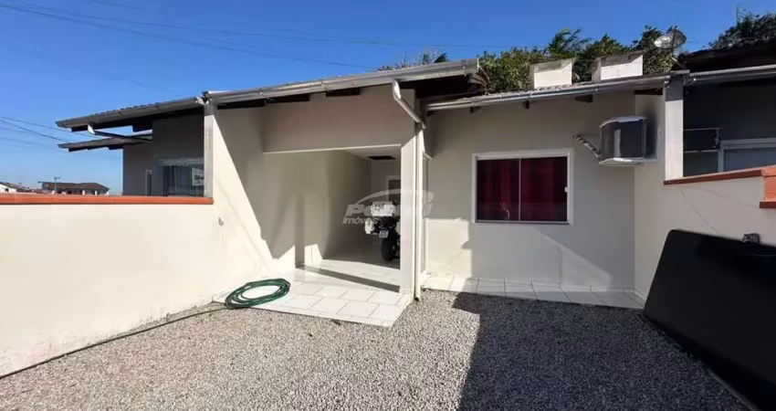 Excelente casa geminada para venda no bairro poço grande em gaspar!
