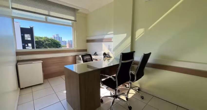 Sala comercial no centro de blumenau, mobiliada e equipada com vaga de garagem!
