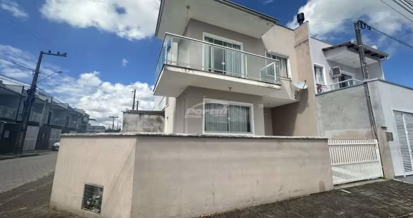 Casa de esquina com 2 dormitórios, mobiliado no bairro itacolomi em balneário piçarras/sc (cód. 13316)