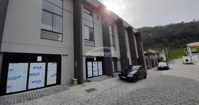 Sobradinho mobiliado, novo com 50m² no começo do garcia em blumenau