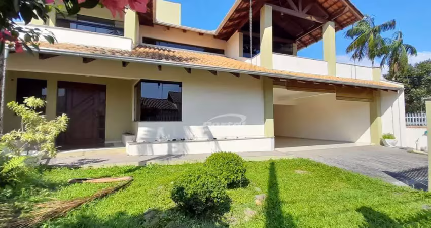 Casa 4 quartos, com suíte disponível para locação no bairro água verde