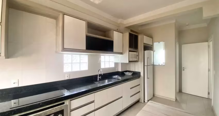 Imóvel com 02 dormitórios, sala de estar com sacada para receber família e amigos, cozinha, sala de jantar, banheiro social, ampla área de serviço separada e 01 vaga de garagem coberta. o imóvel está 