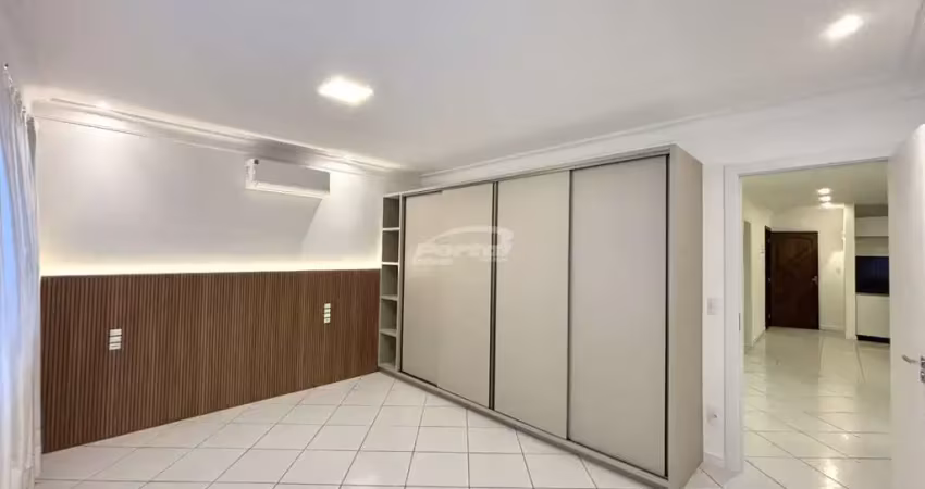 Apartamento semi mobiliado c 02 dormitórios, sendo 01 com roupeiro planejado, cabeceira de cama e cortina sob medida, sala de estar com painel e hack para tv, cozinha com móveis sob medidae churrasque