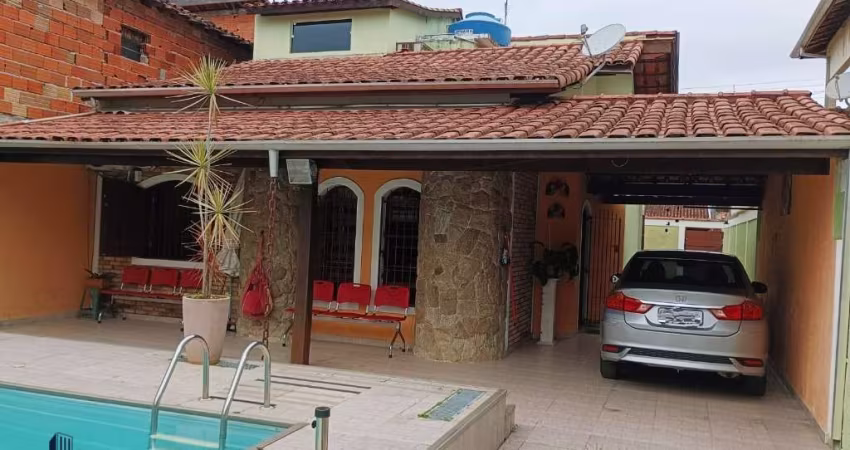 Casa à venda no bairro Praia das Palmeiras - Caraguatatuba/SP