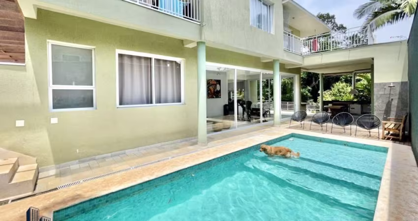 Condomínio Aldeia da Fazendinha - Casa Alto Padrão no Condomínio Aldeia da Fazendinha - 4dorms / 2suítes - Moderna, gourmet, piscina!